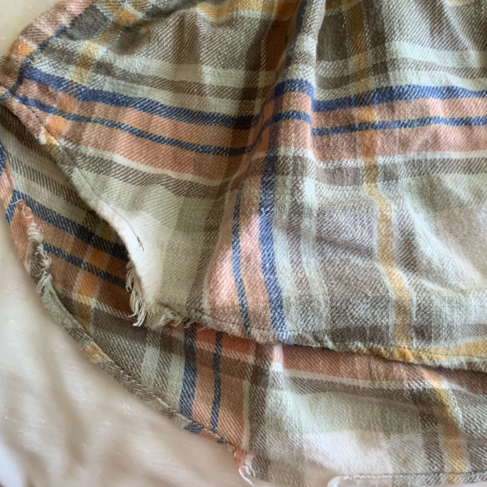 ♡ • SOLD!! American Eagle Distress Flannel - Picture 5 of 5